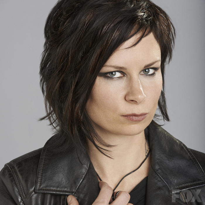 24_S01_MARY_LYNN_RAJSKUB_NATURAL_0218_pw-photos-lightbox-tbd.jpg